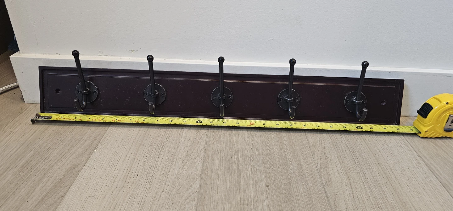 Wall-mounted coat rack with 5 hooks