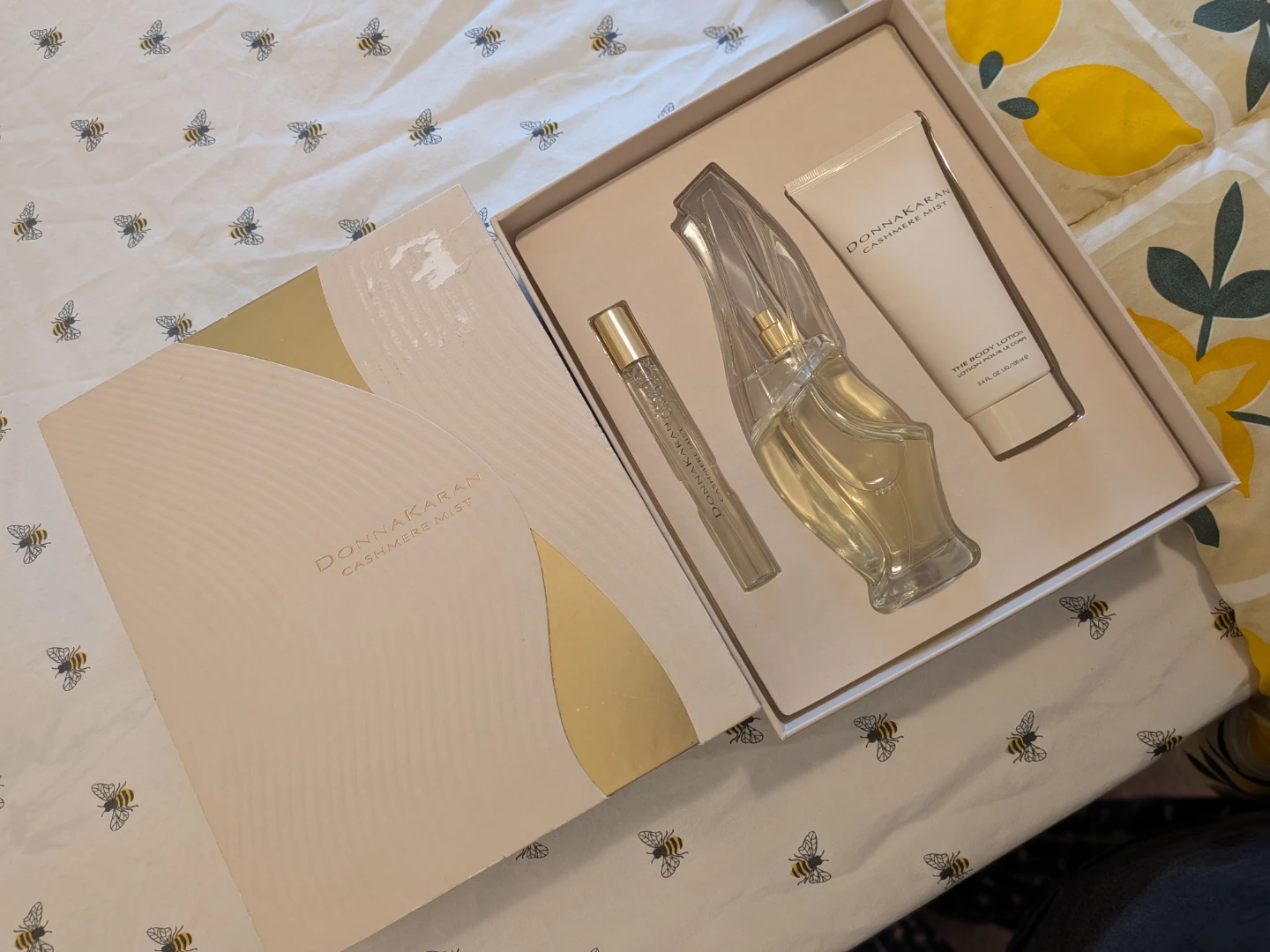 Donna Karan Cashmere Mist Fragrance Set brand new