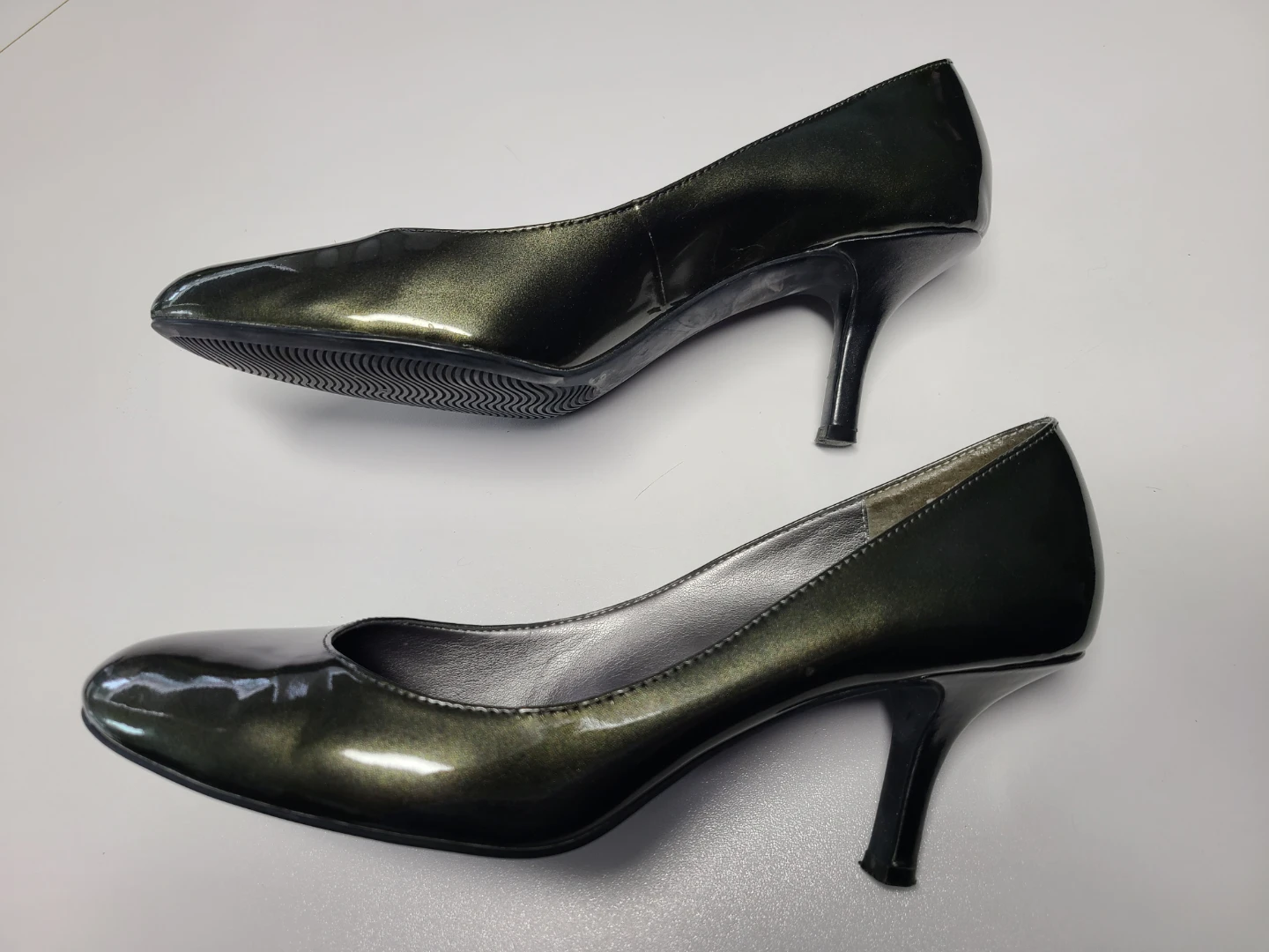 Liz Claiborne Silver Heels Size 9M - photo 3