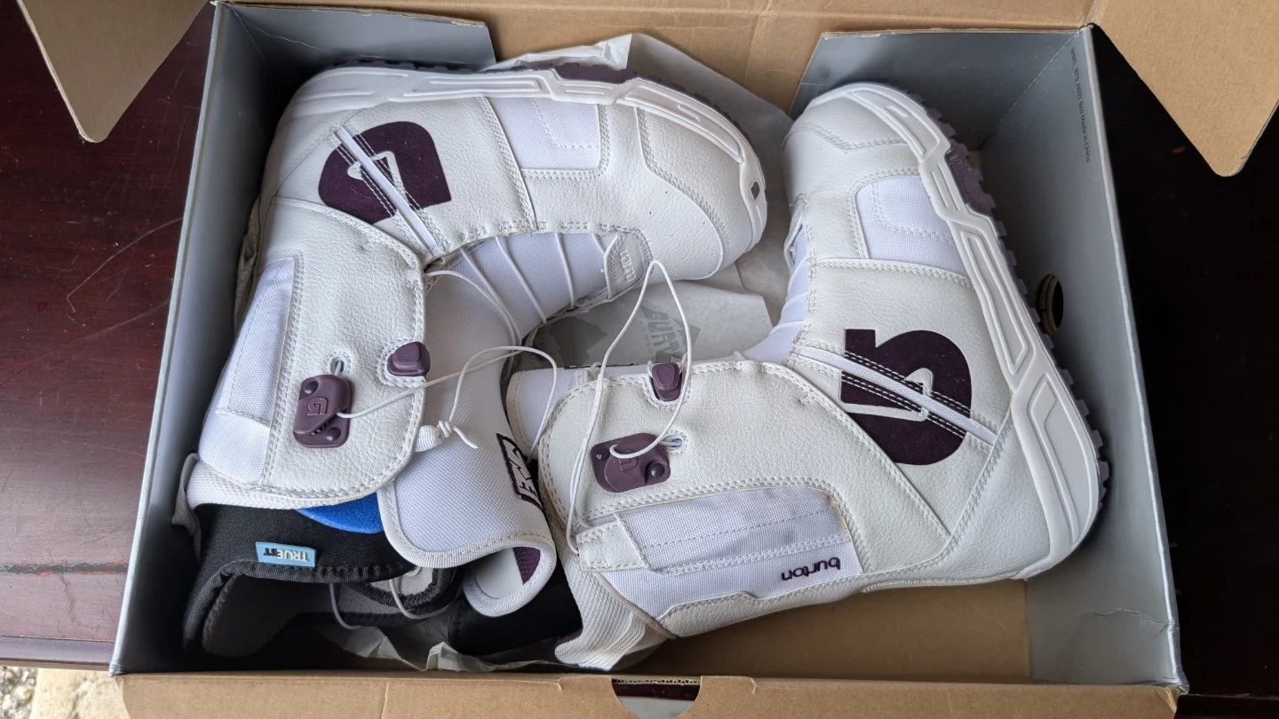 Burton Mint Women's Snowboard Boots - Size 7 - photo 2