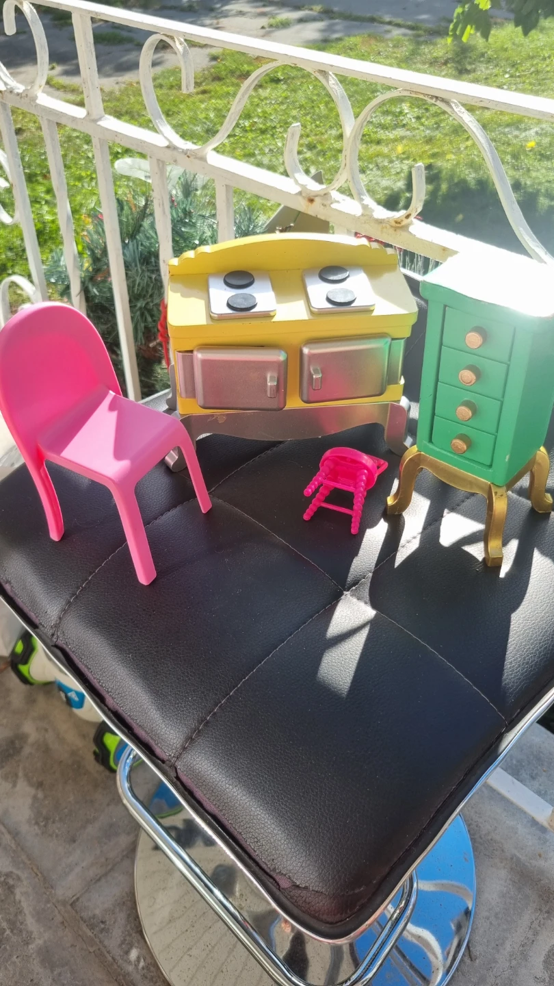 Assorted Dollhouse Furniture Set