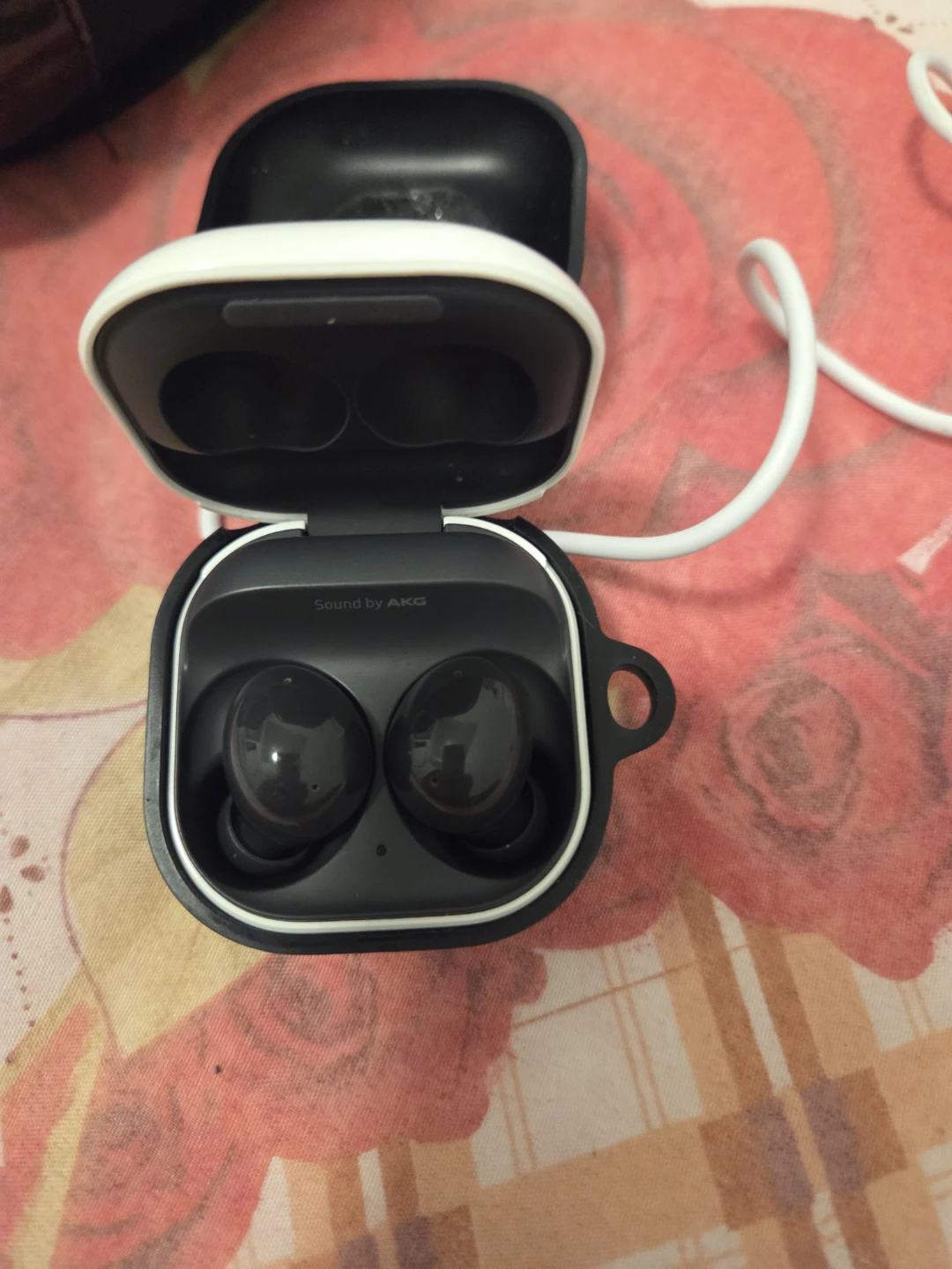 Samsung Galaxy Buds with Case and Charger - photo 4