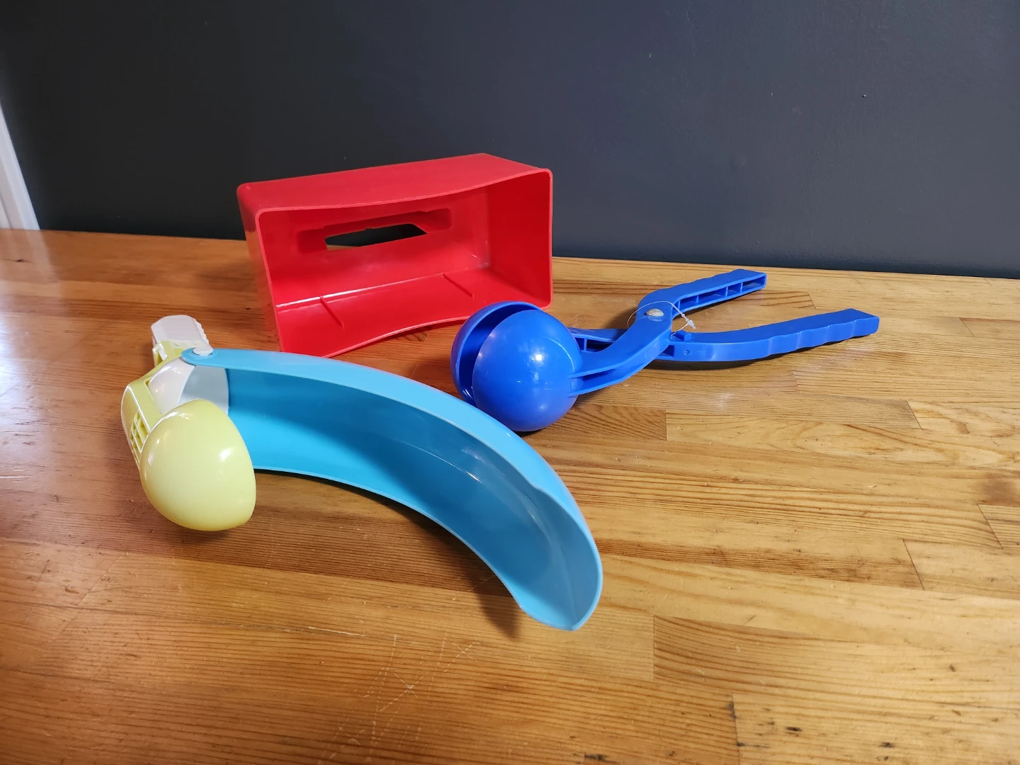 Plastic Snow Toy Lot - Snowball Maker, Launcher, and Brick Mold - photo 2