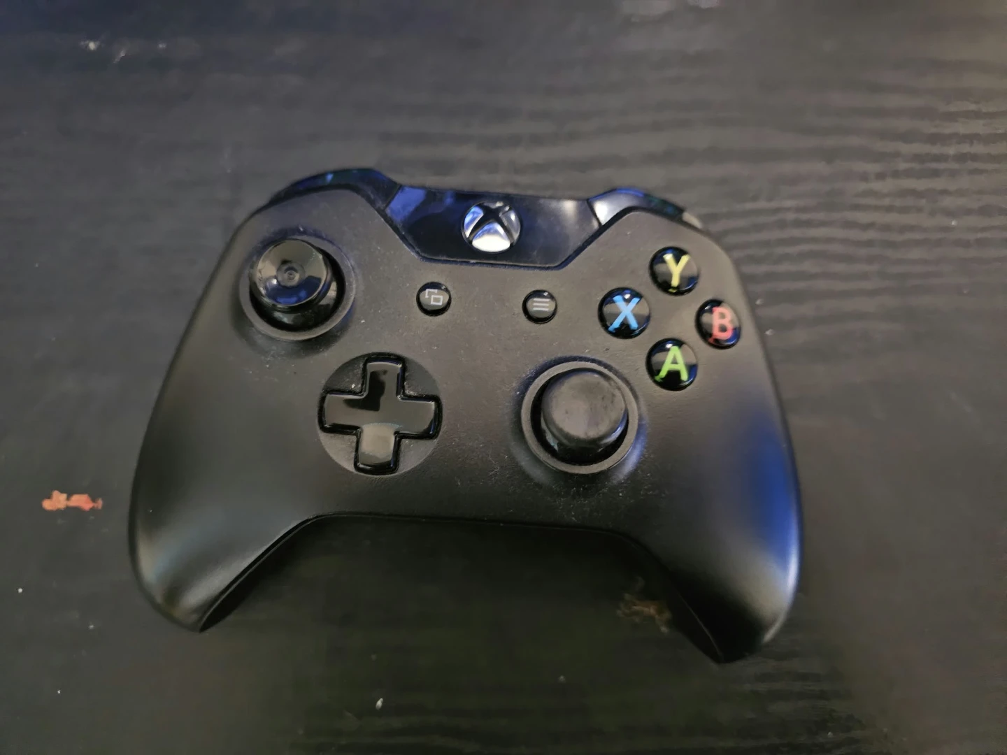Xbox One X 1TB Bundle with 32 inch Technicolor TV - photo 4