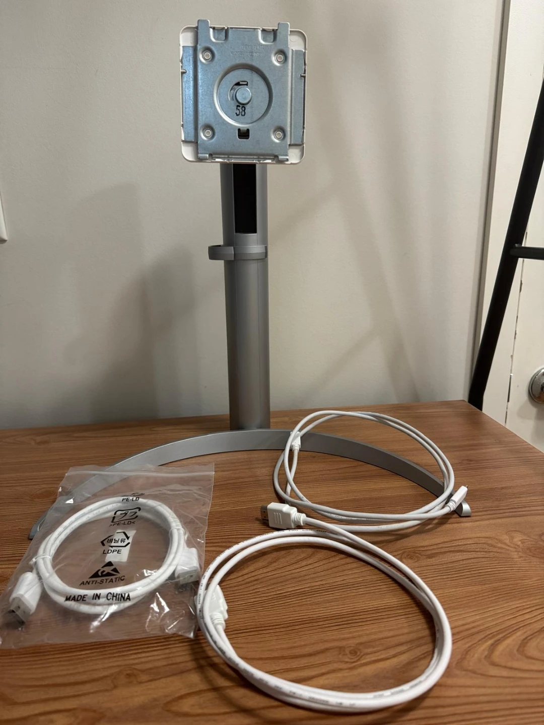 LG 27" 4K Monitor, Monitor Arm & Reinforcement Plate⁠ - photo 2