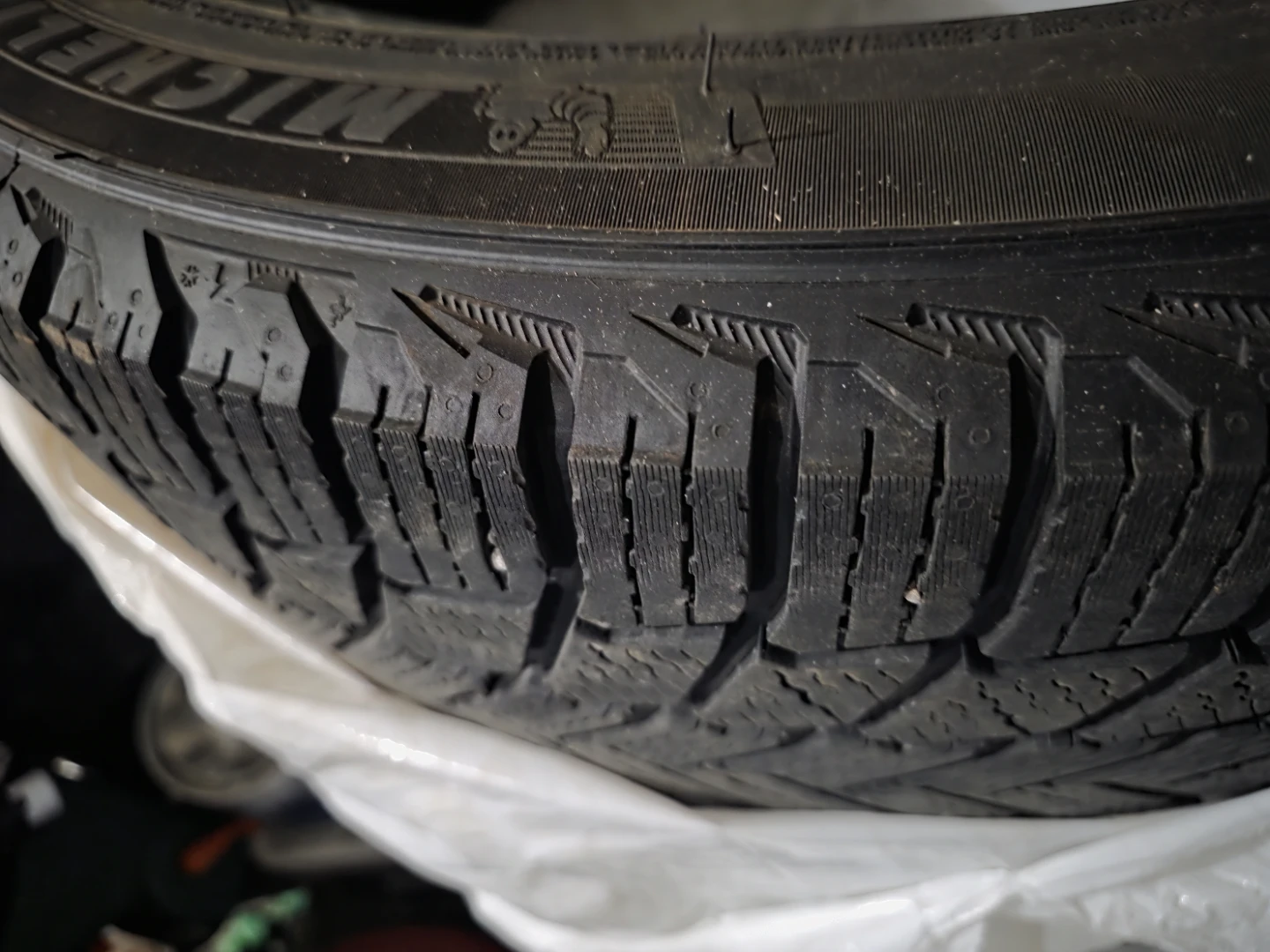 Michelin X-Ice Snow SUV Tire 255/45R20 - photo 4