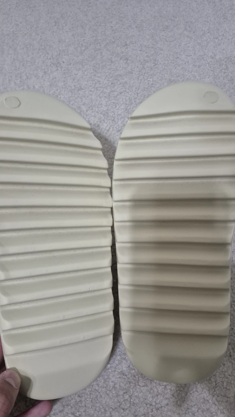 Adidas Yeezy Slides Bone Size 10.5 - photo 3