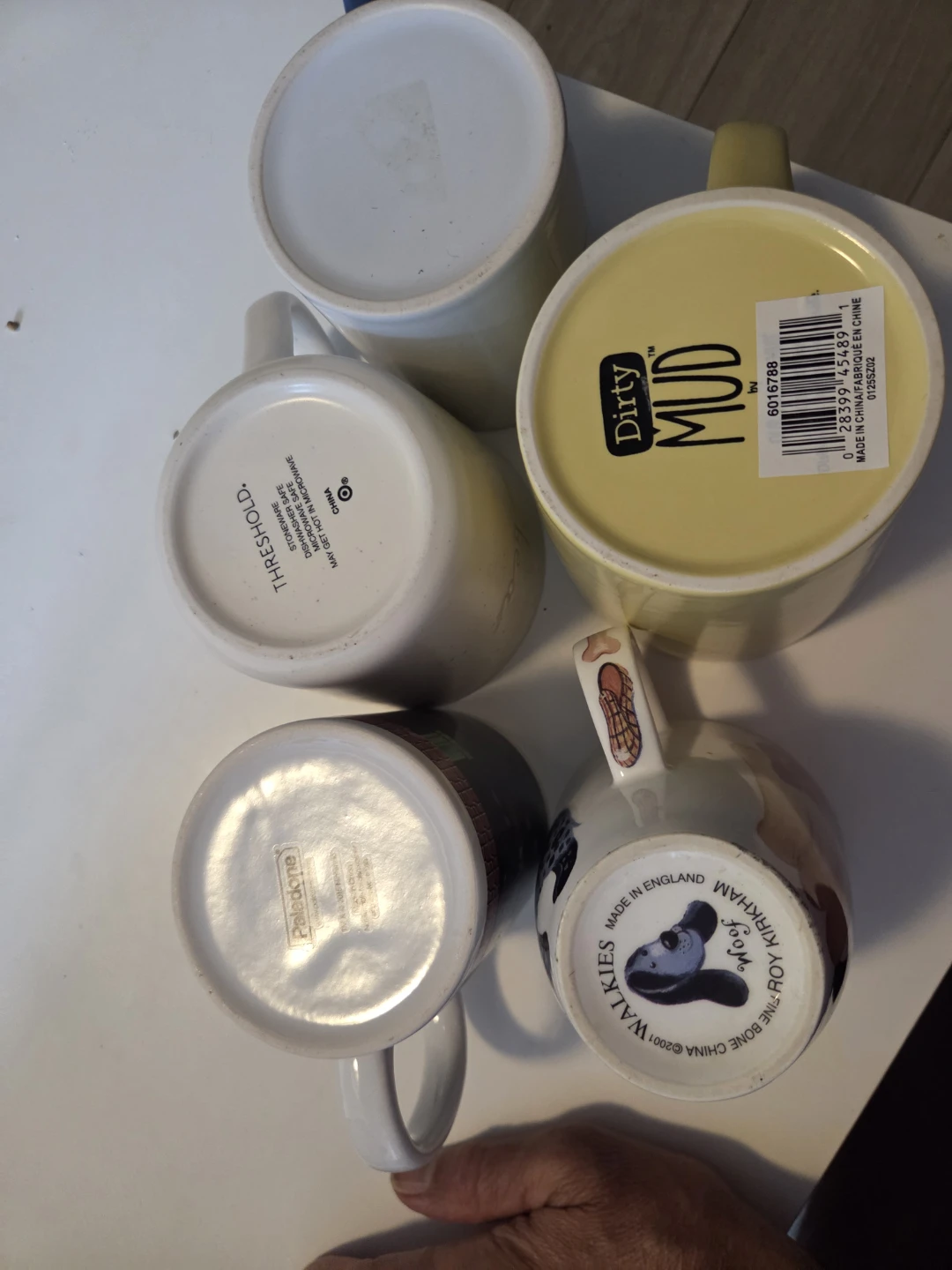 Assorted collection of 5 unique mugs - photo 4
