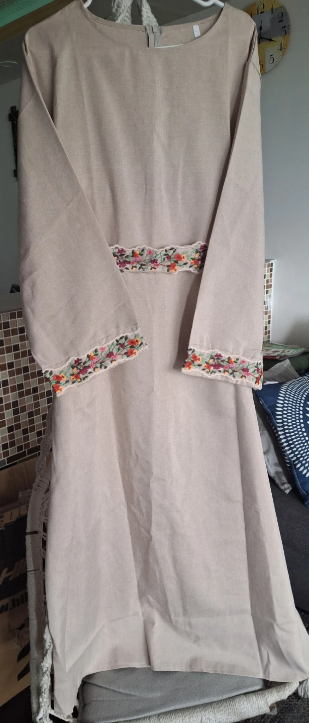 Beige floral embroidered abaya - photo 4