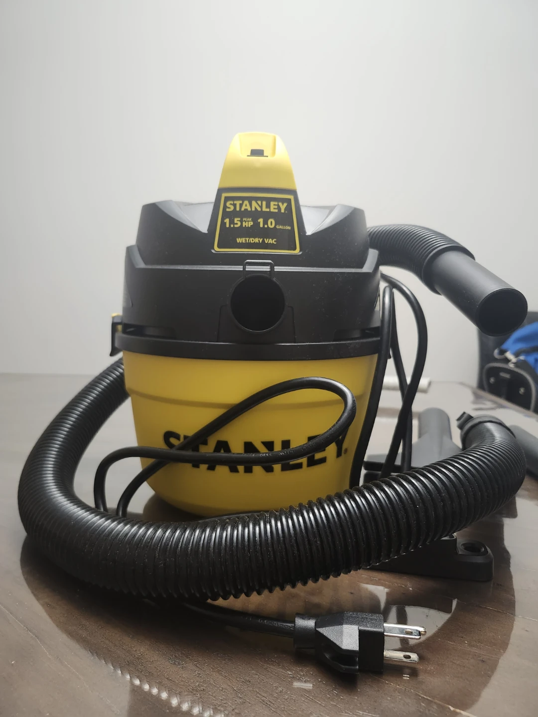 Stanley 1.0 Gallon Wet/Dry Vacuum