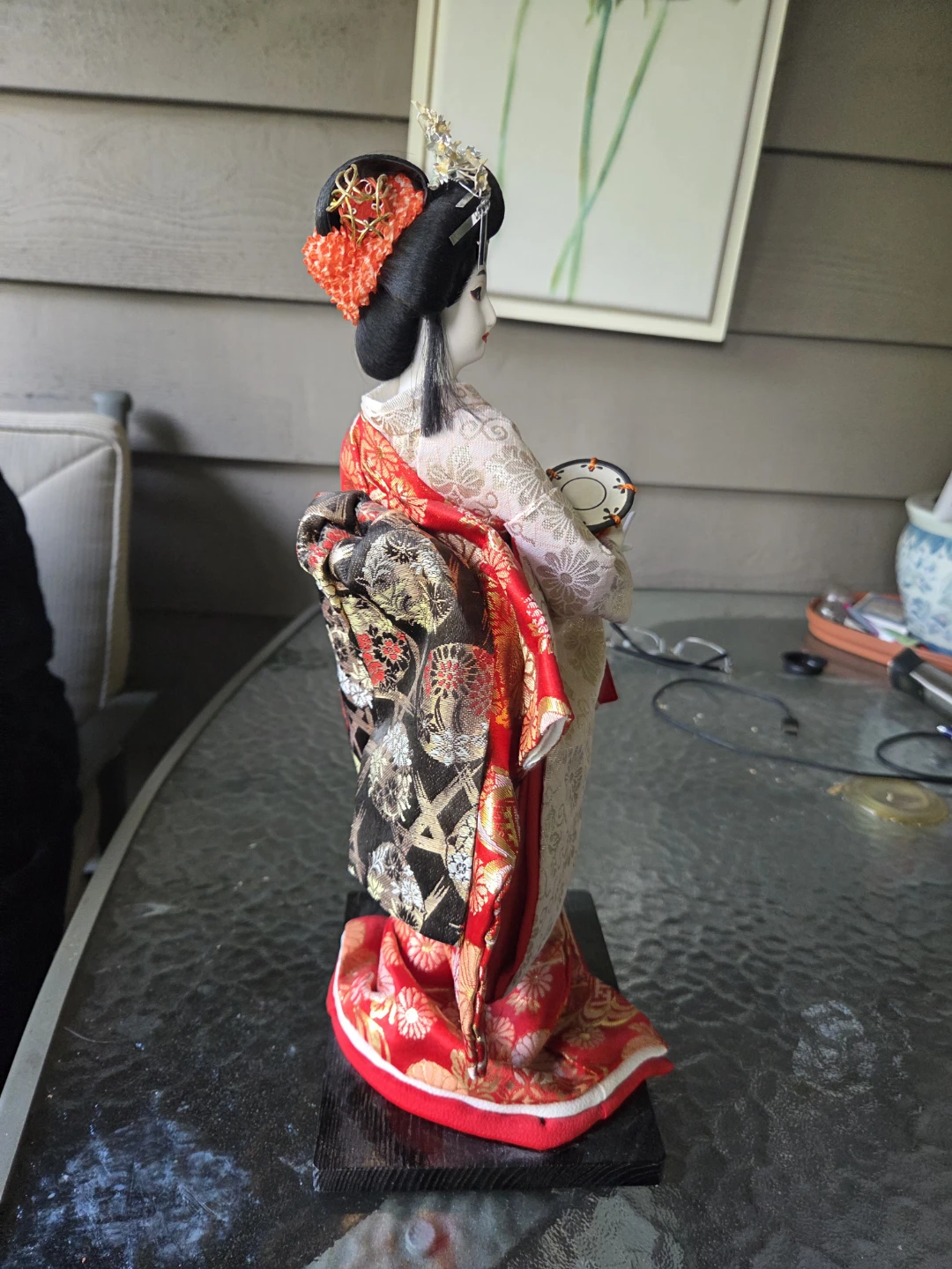 Traditional Japanese Geisha Doll in Glass Display Case - photo 3