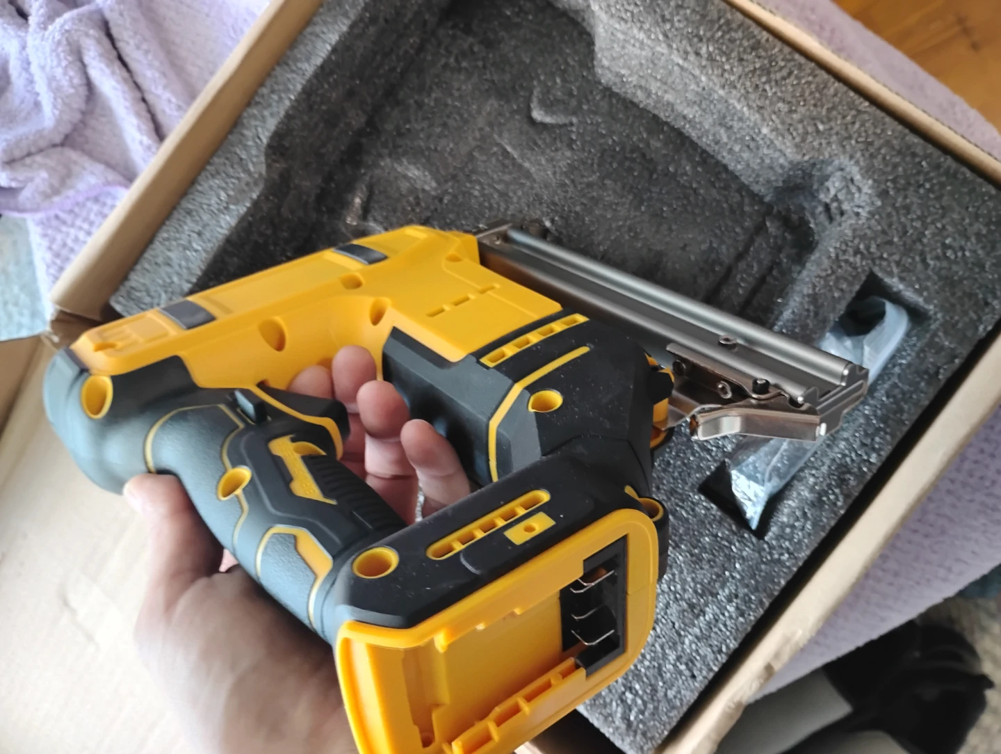 F30G 18 Gauge Cordless Brad Nailer - photo 2