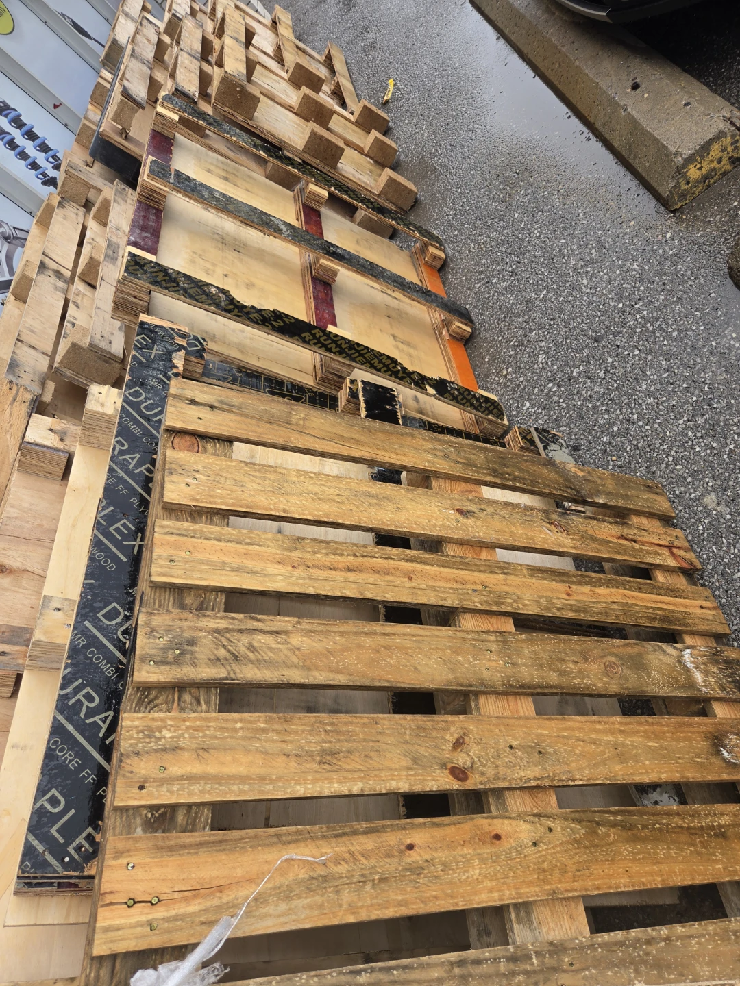 Wooden Shipping Pallets
