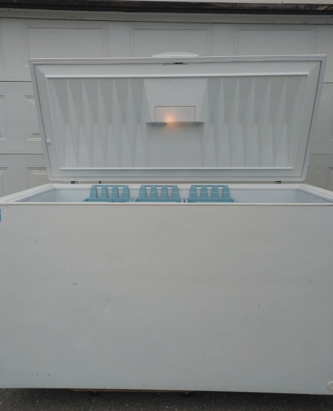Extra Extra Large White Chest Freezer