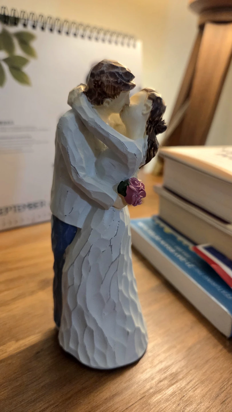 Wedding Gift - Lovers Couple Sculpture Statue Figurine *new