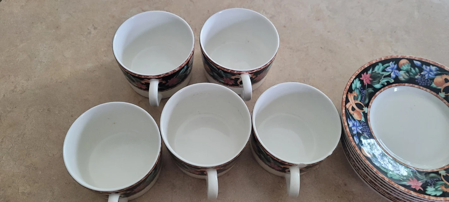 Floral Pattern Dinnerware Set  negotiable - photo 4