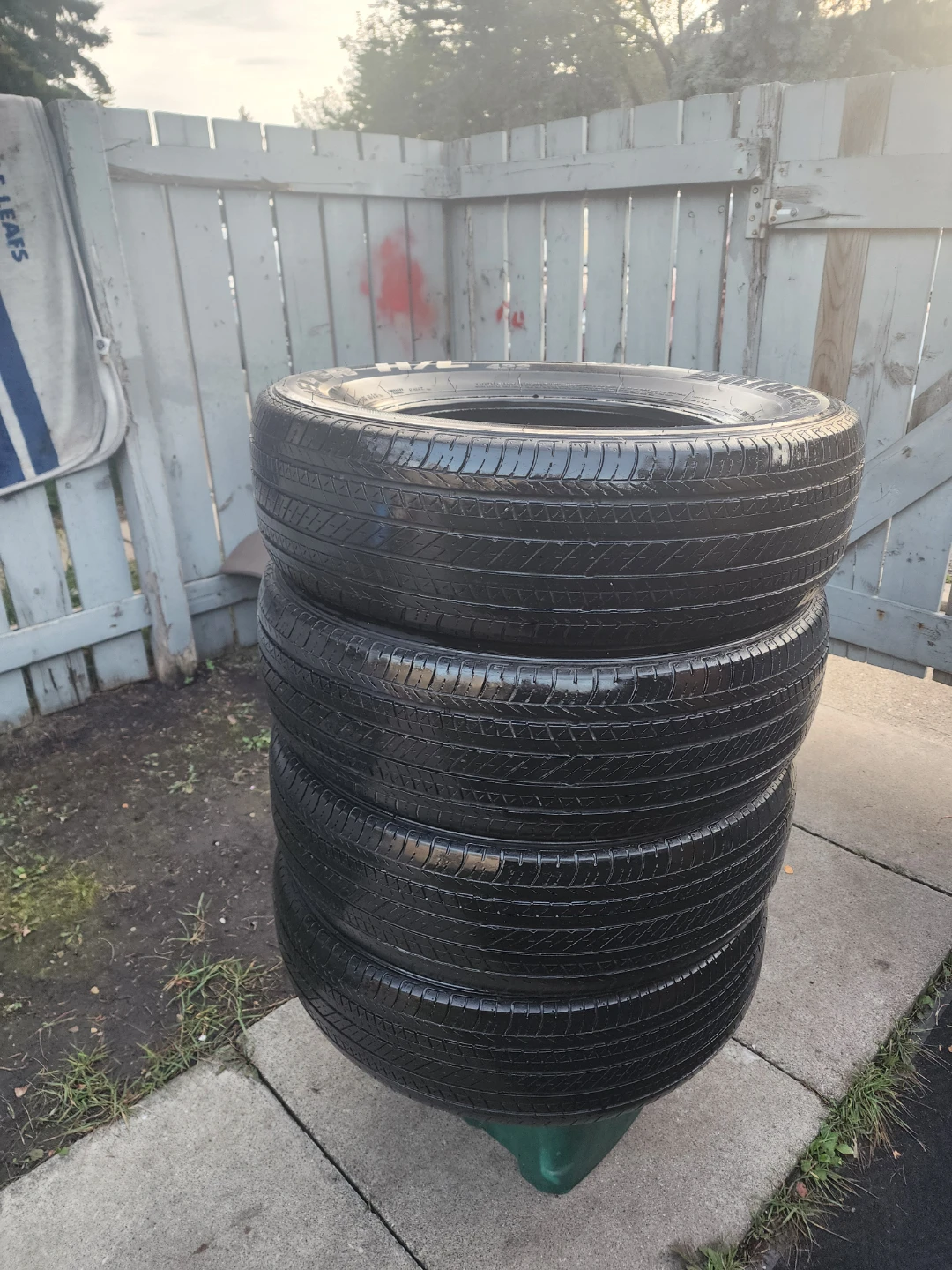 Set of 4 P215/70R16 99H Tires