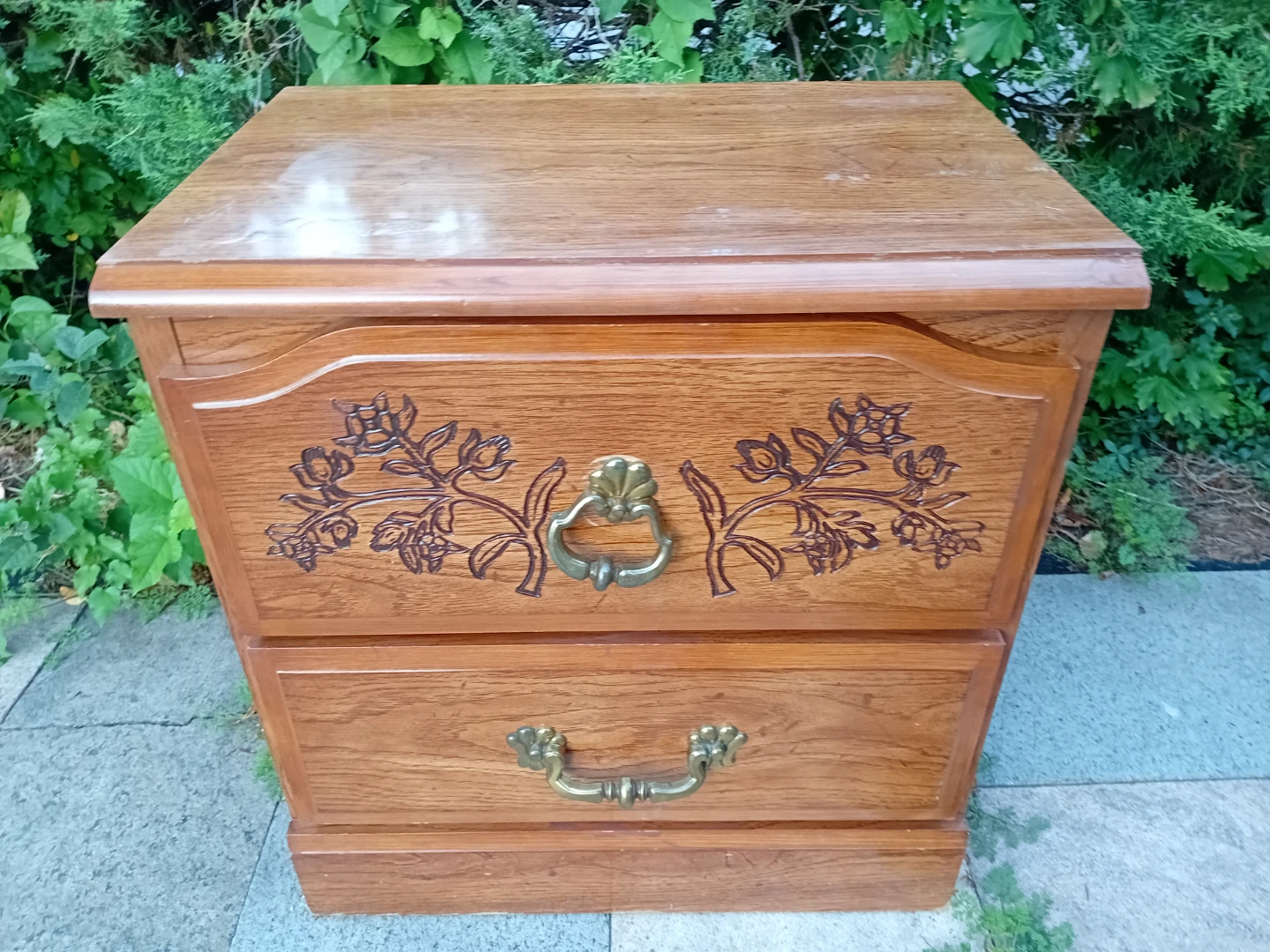 Wooden two-drawer nightstand - photo 2