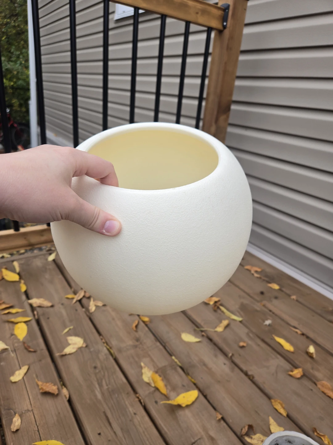 Round plant plastic pot