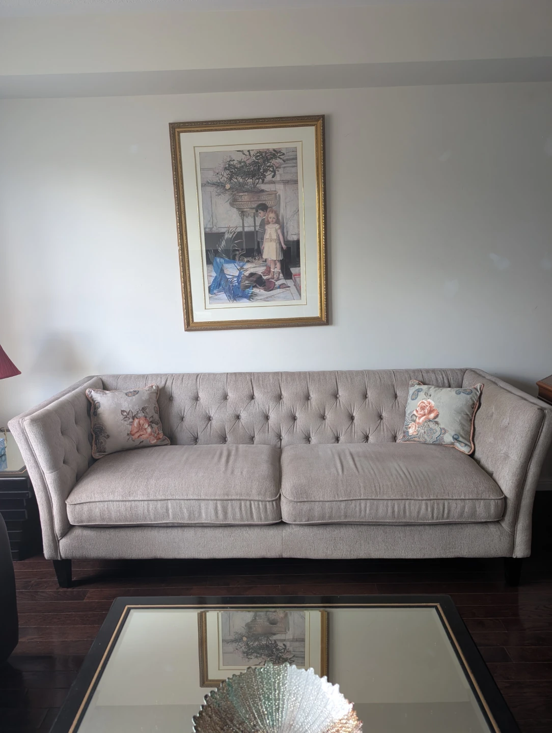 BUTTON TUFFED SOFA COUCH