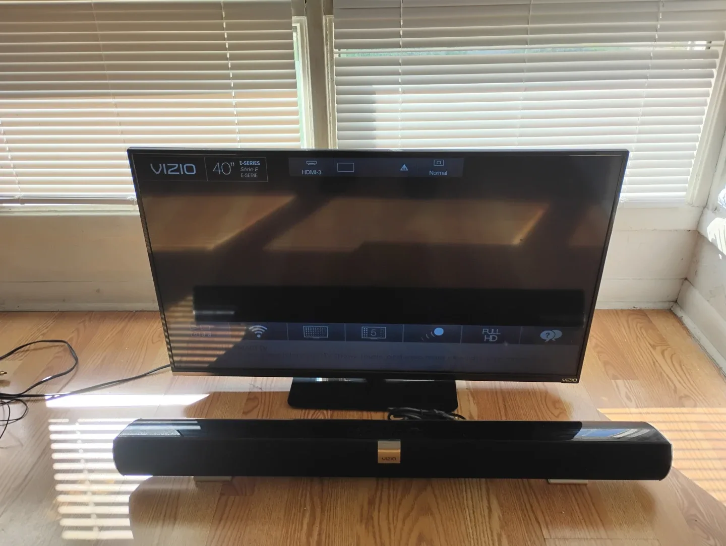 Vizio 40"HD- LCD TV + VSB-200 + Remote - photo 2