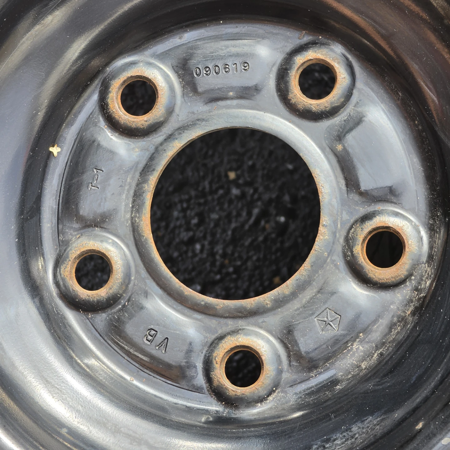 ​LIKE NEW: Michelin X-Ice Snow Tires+Rims+TPMS (235/65R17) - photo 2