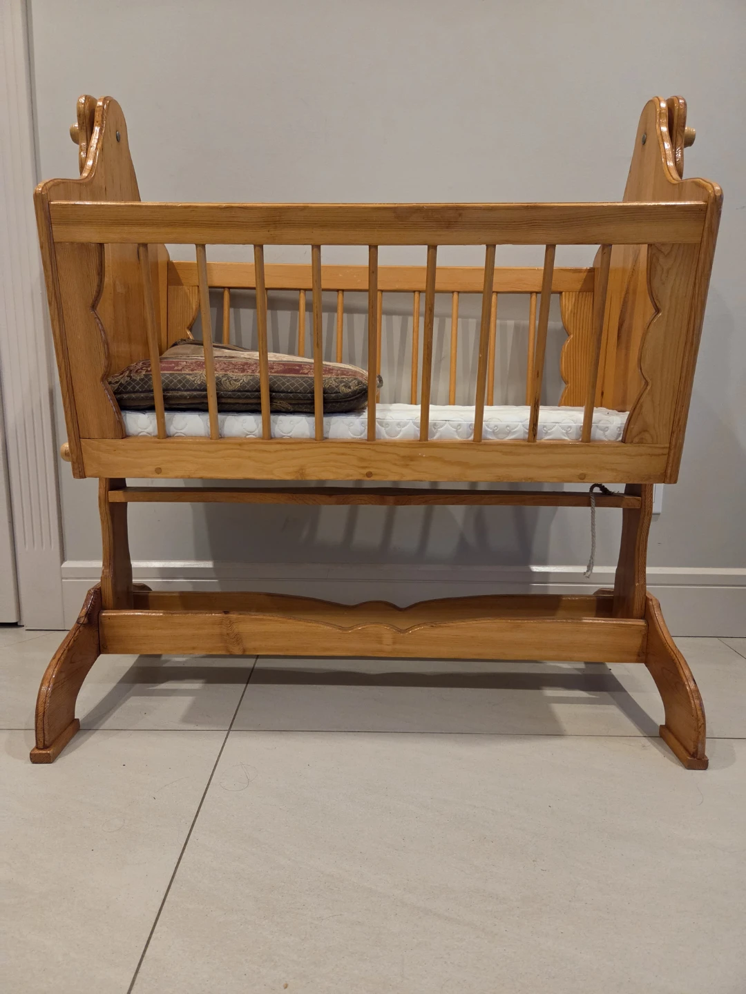 Solid wood rocking cradle - photo 2