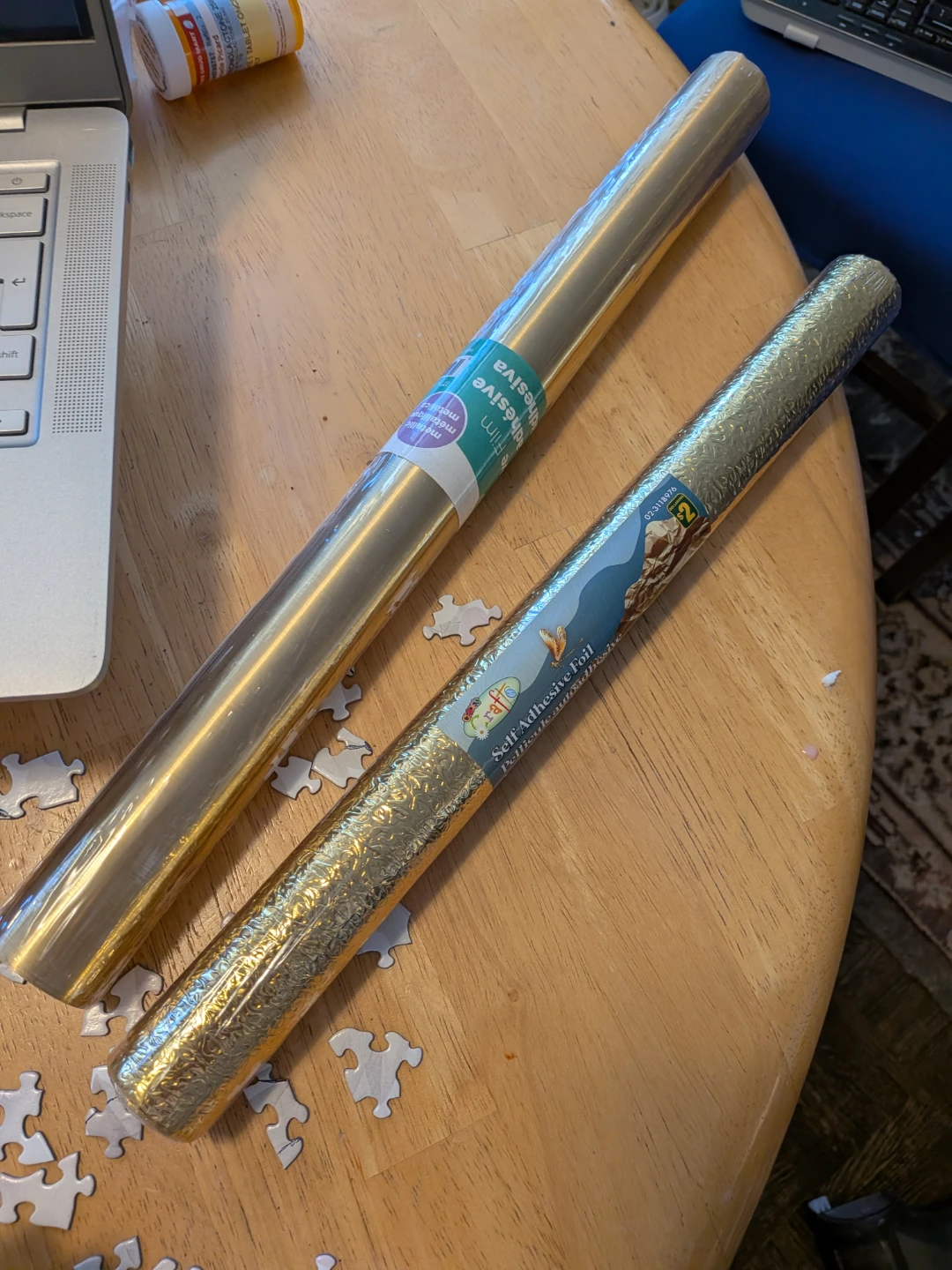 Metallic adhesive film and self-adhesive foil