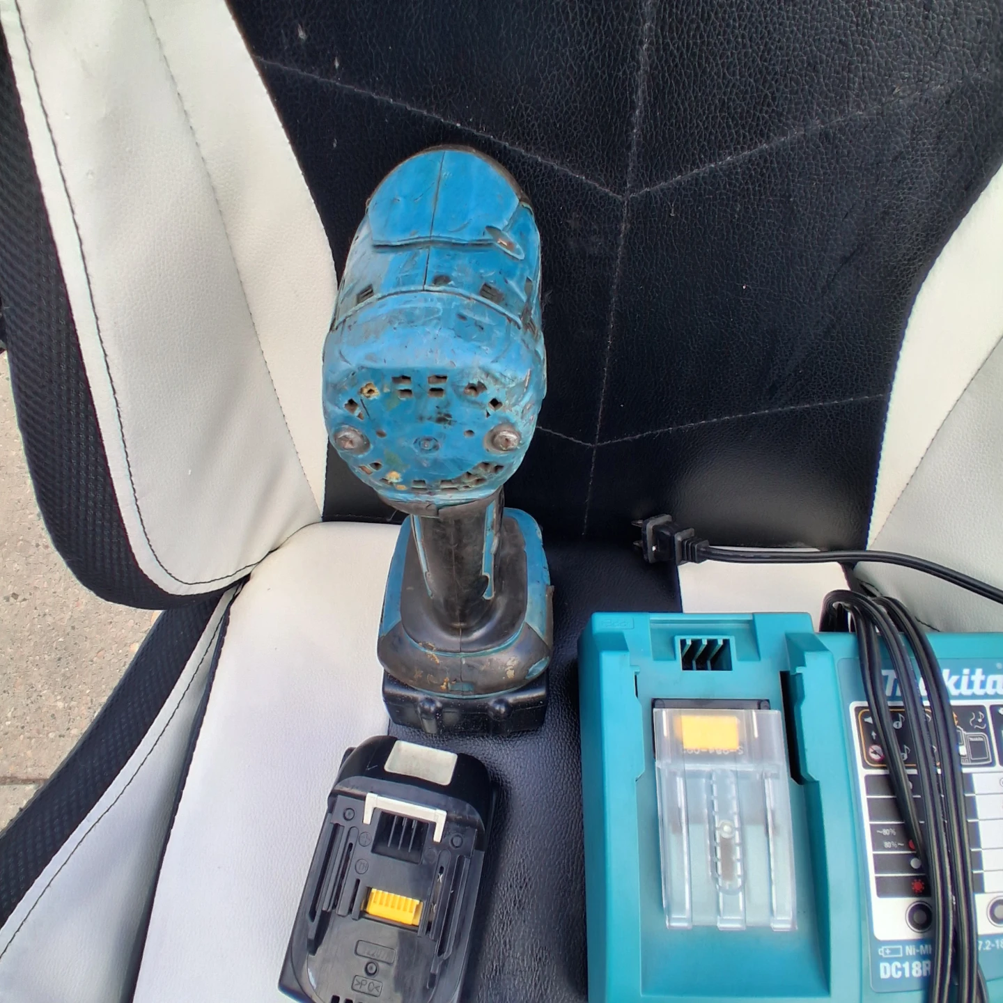 Makita 18V Cordless Impact Driver with Charger and Battery