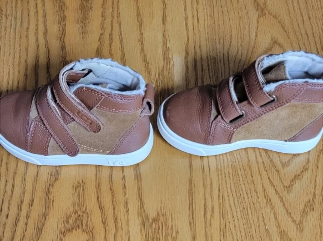 UGG Kids Brown Leather Sneakers sz7