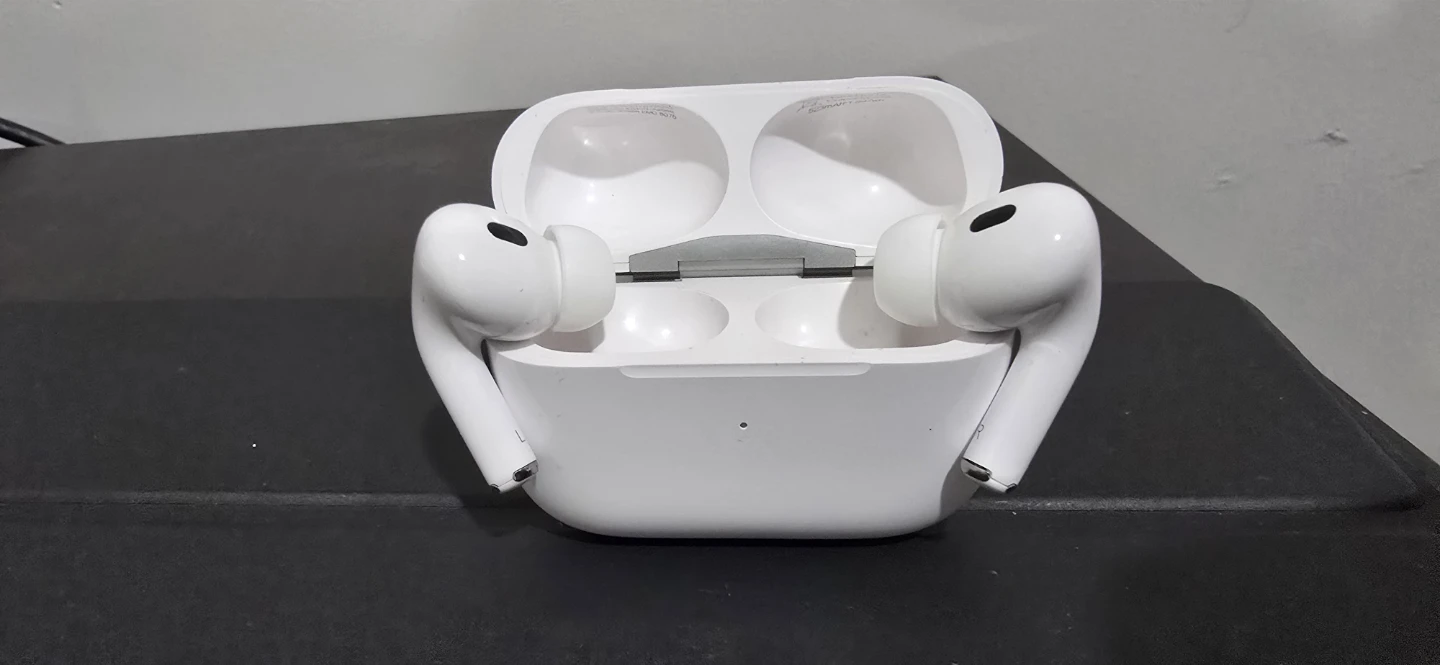Apple AirPods Pro 2nd Gen - photo 4
