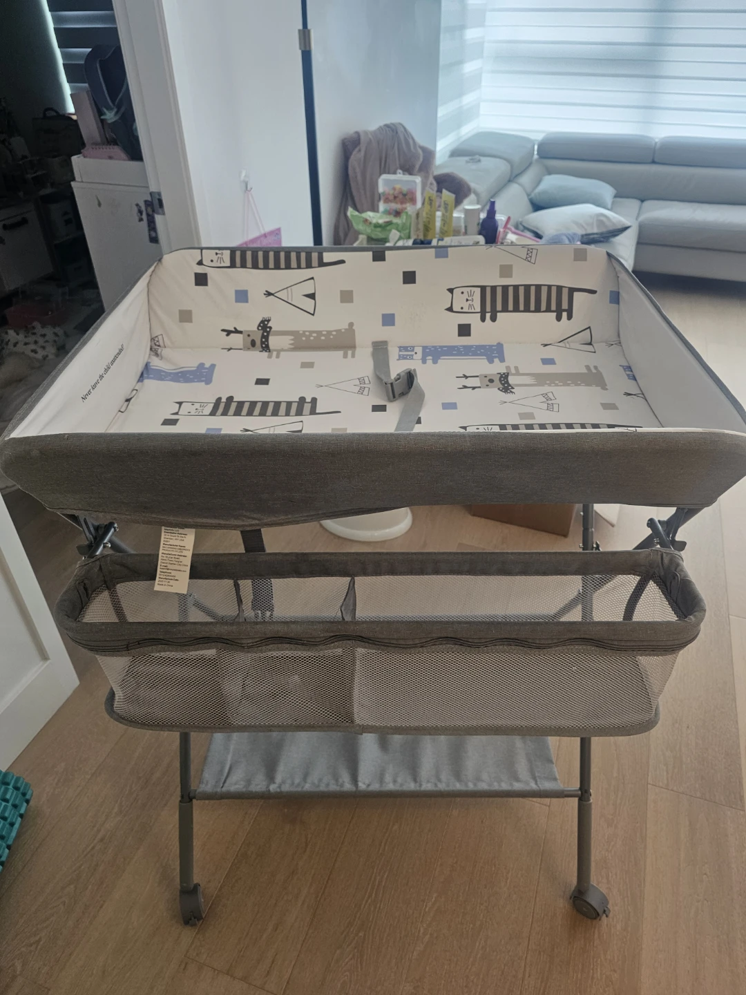 A baby changing table  with storage for baby clother and diaper - photo 4