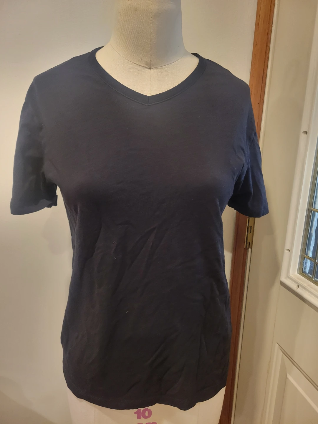 Small Hugo Boss black v-neck t-shirt - photo 2