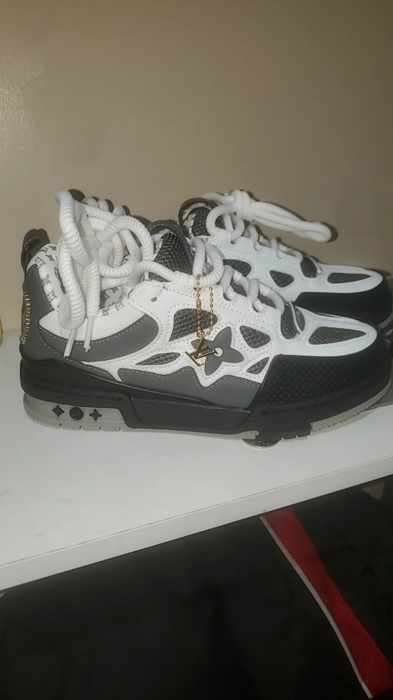 (Reps) Louis Vuitton Skate Sneakers (DOESNT HAVE SHOE BOX)