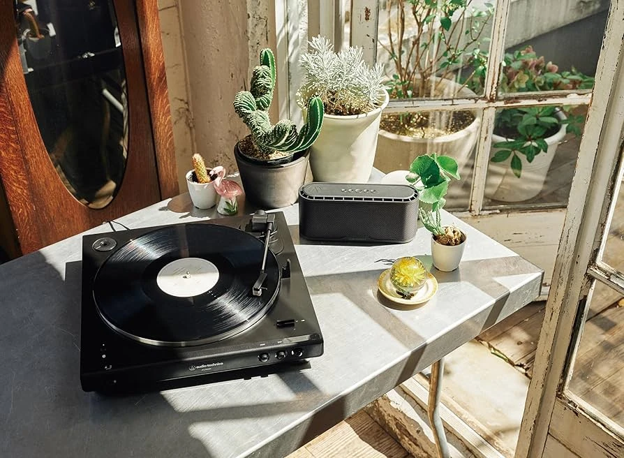 Audio-Technica Turntable *Needs slip mat* - photo 2