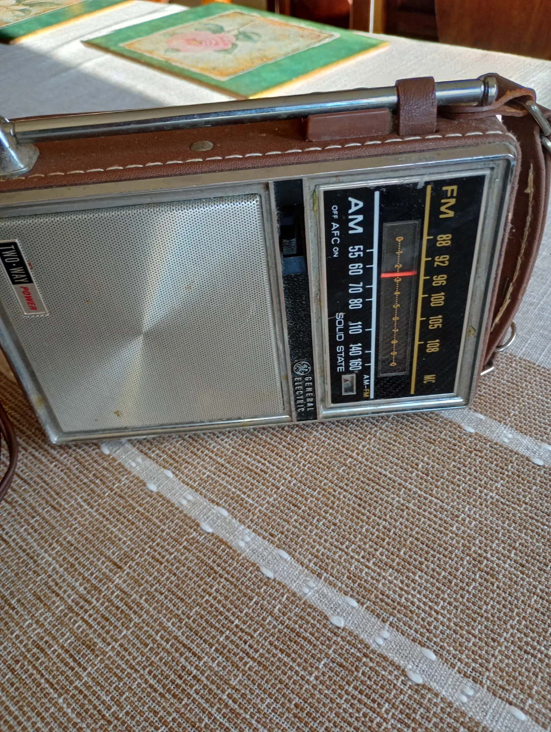 Vintage General Electric AM/FM Solid State Radio - photo 2