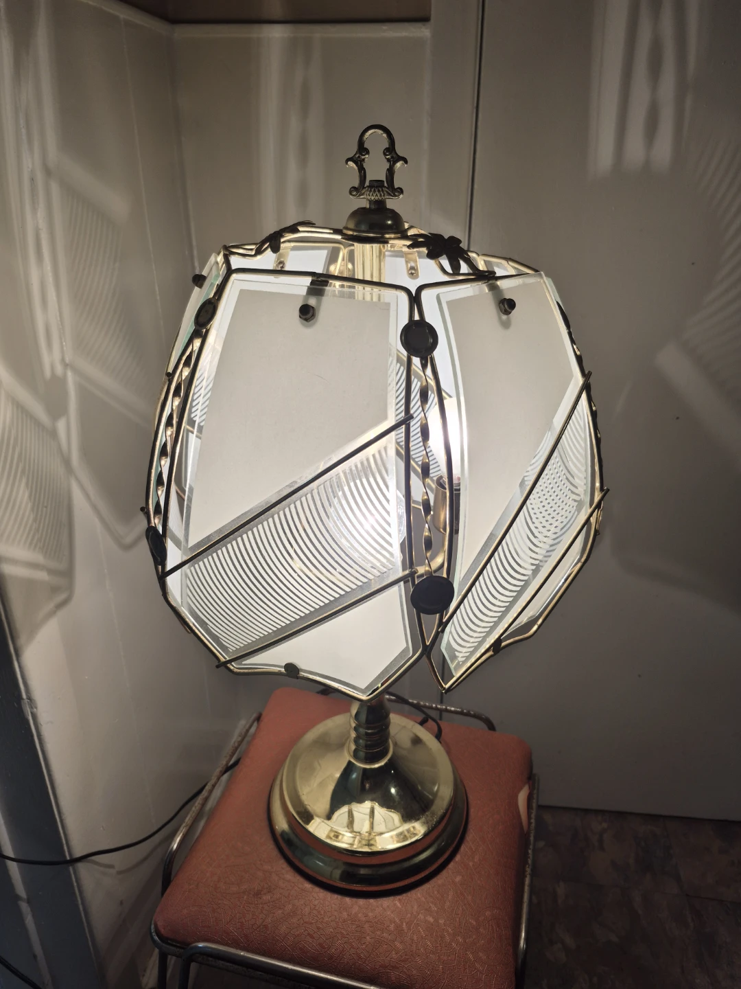Vintage Brass and Frosted Glass Table Lamp - photo 5
