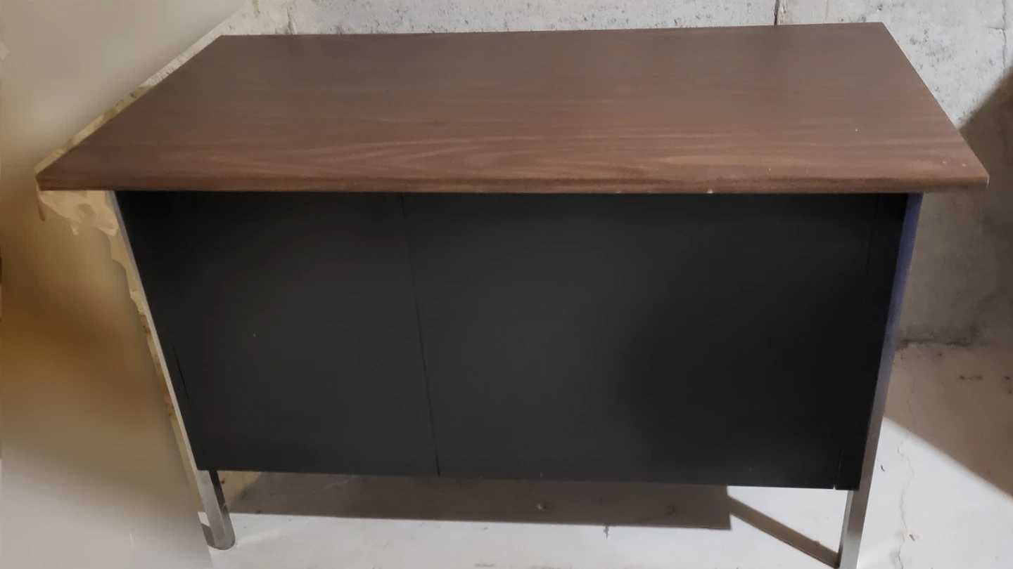 Desk - Ready for pickup - photo 3