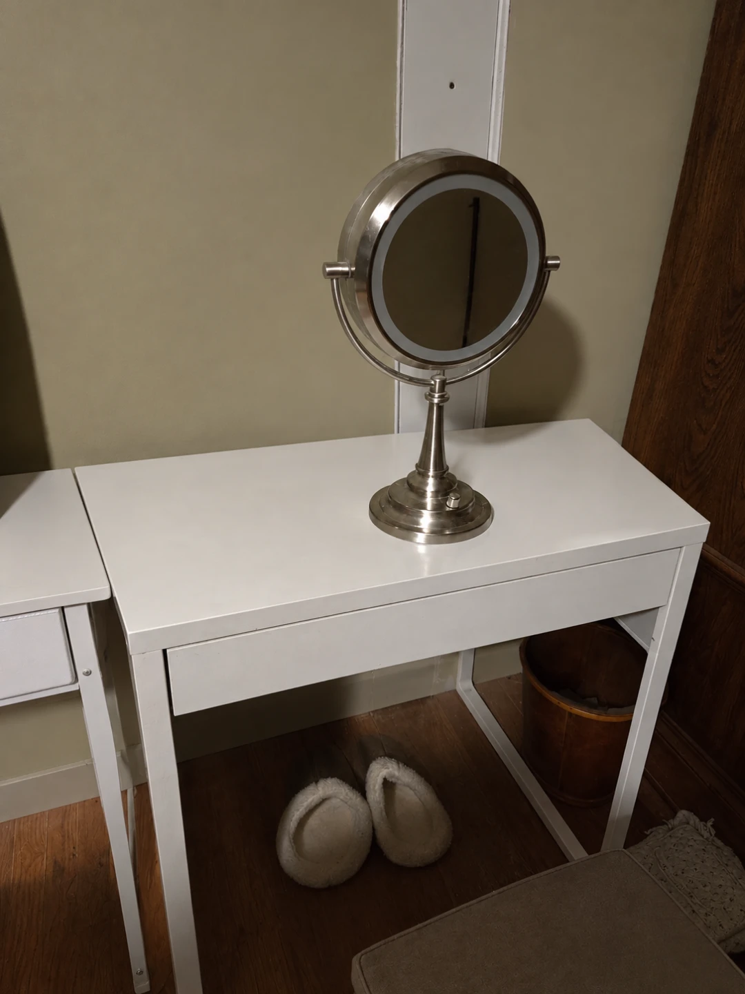 White Makeup Vanity Table
