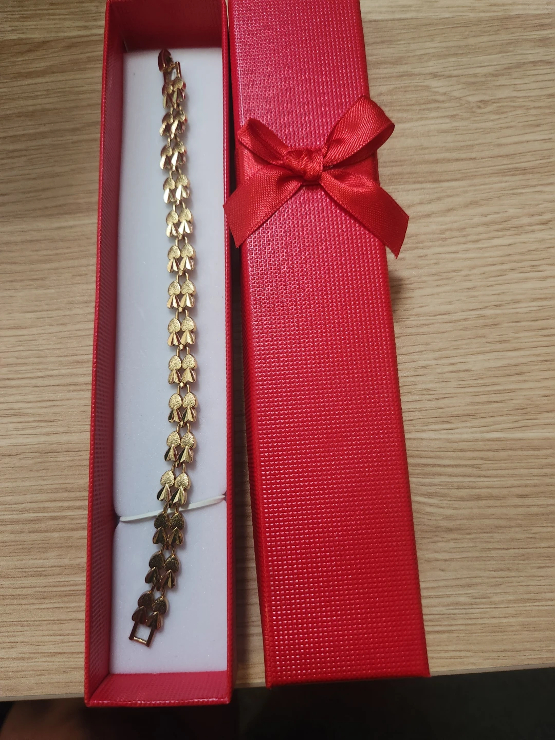 Gold-toned heart link bracelet