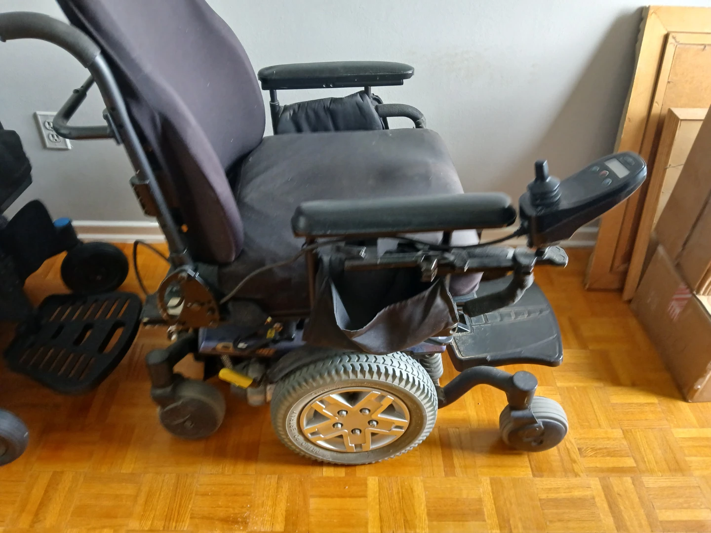 Electric wheel chair include charger - photo 2