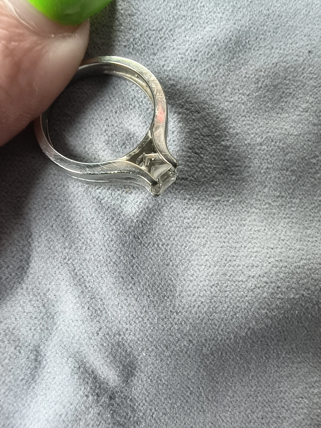 19K White Gold Princess Cut Lab Diamond Ring - photo 3