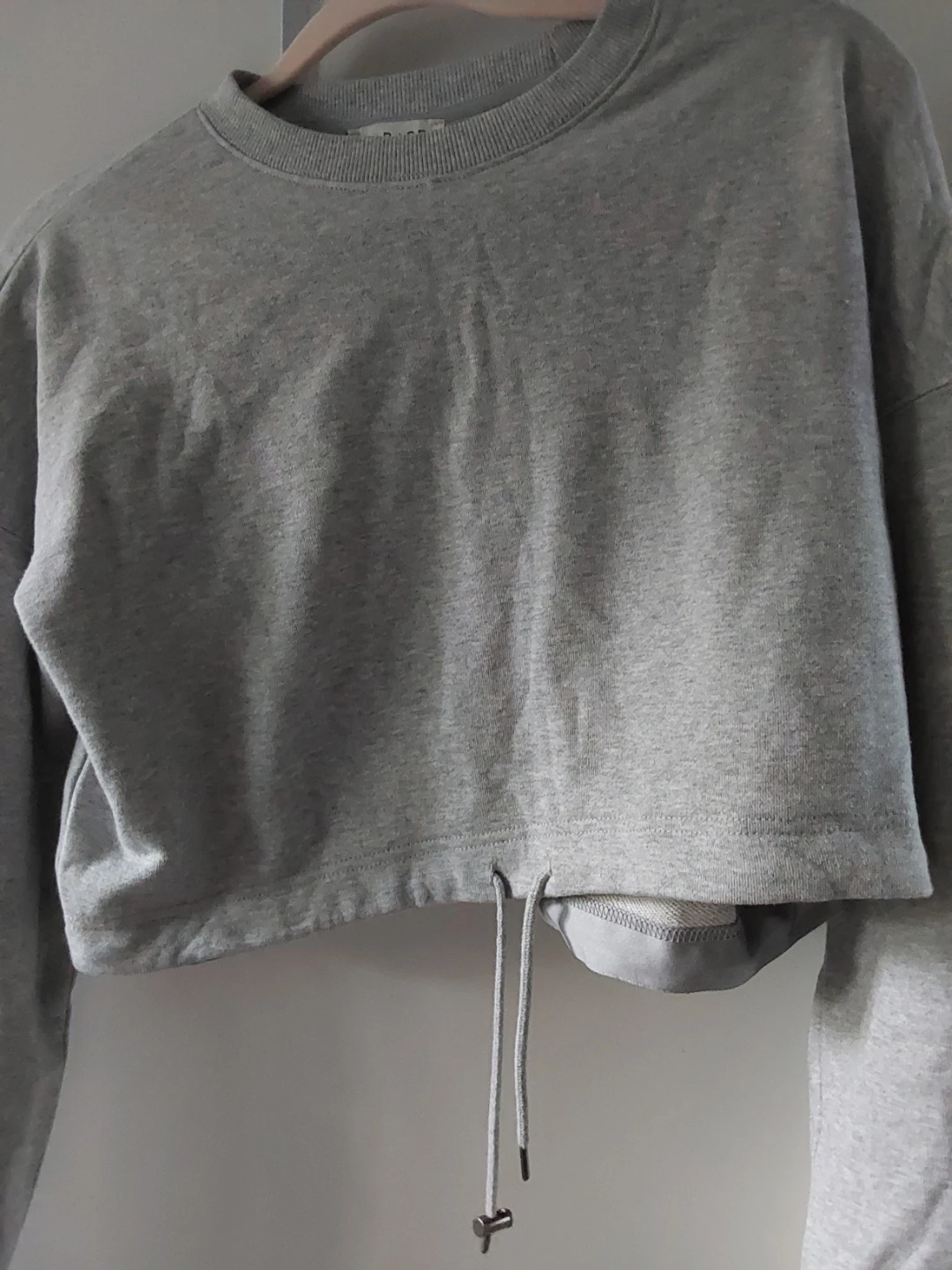 THE BASE grey cropped sweatshirt - photo 4
