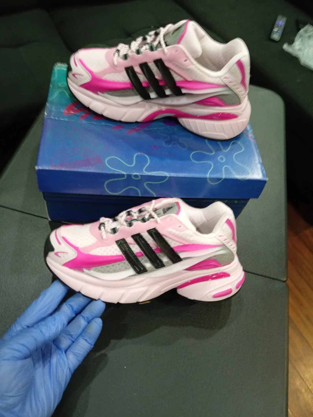 Adidas  woman size 8.5 - photo 3