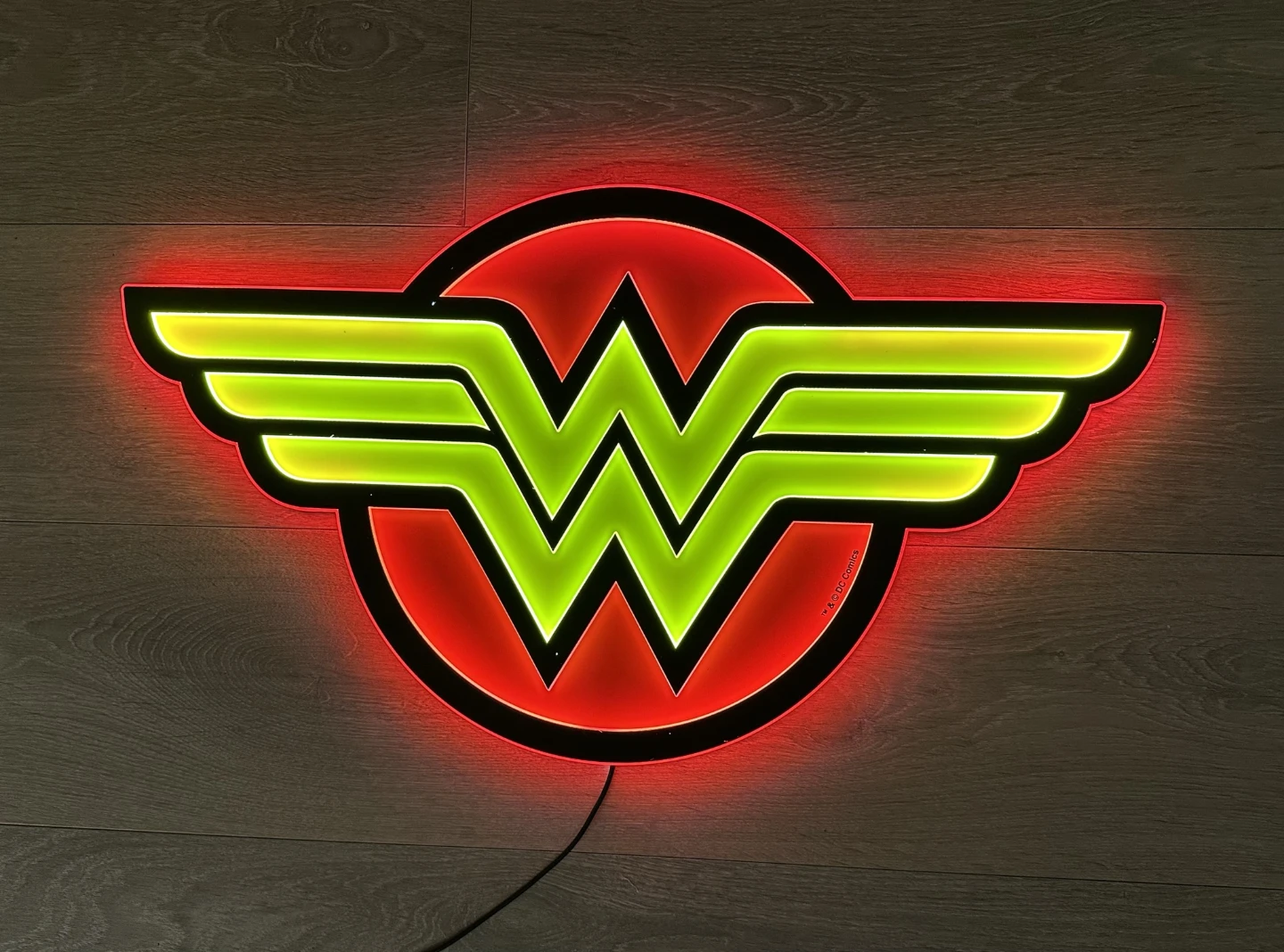 Wonder Woman LED Wall Light - photo 2