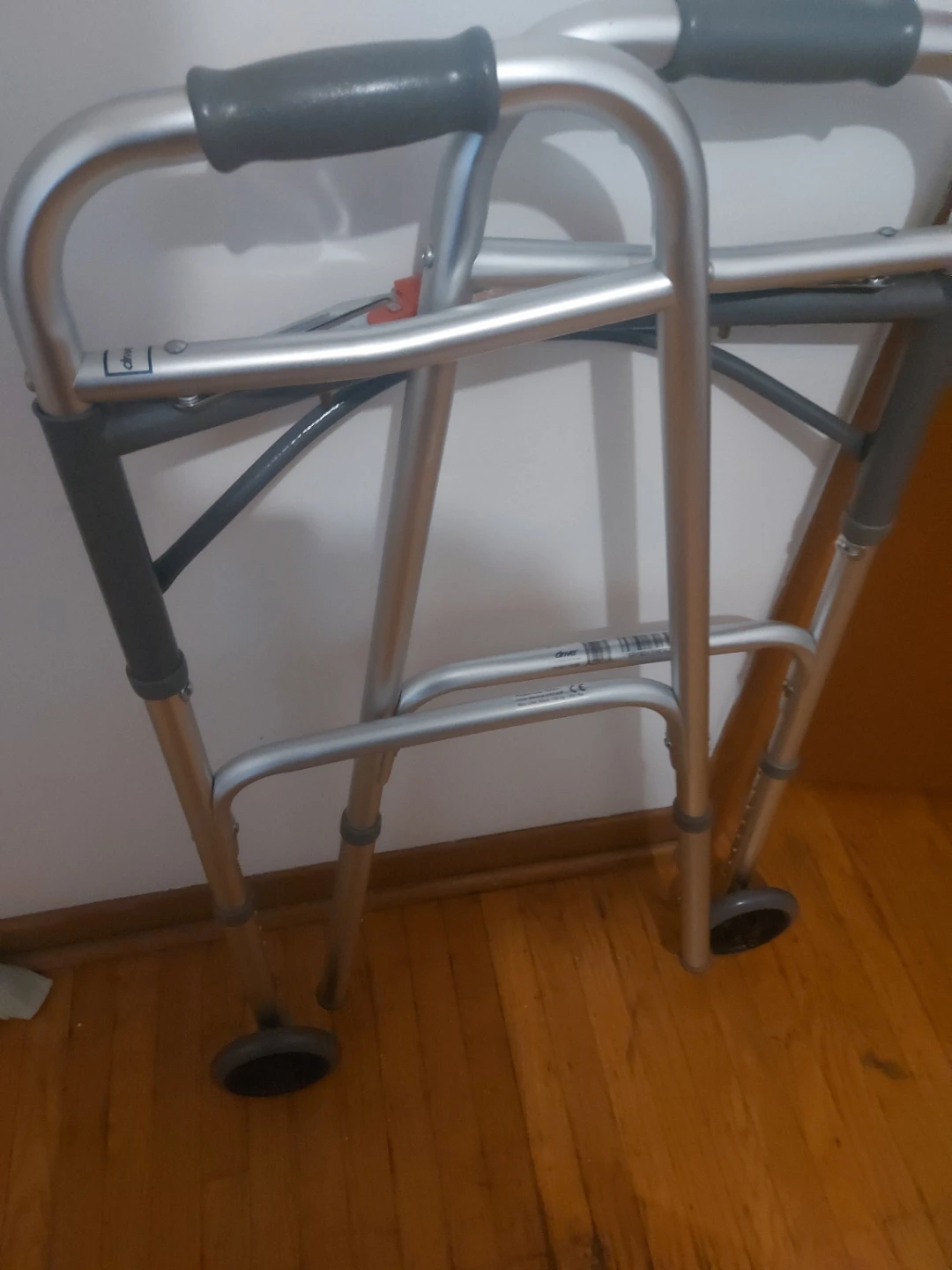 Selling my used like brand new walker - photo 4
