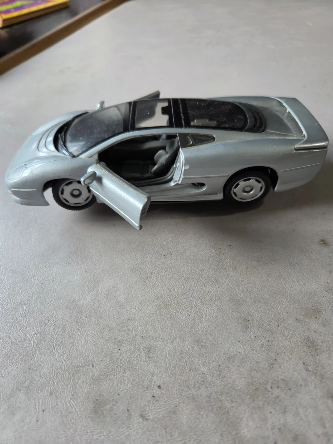 1992 Maisto Jaguar XJ220 Silver Diecast Model