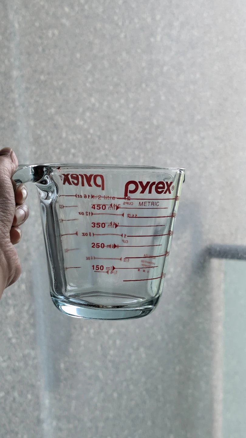 Pyrex Glass Measuring Cups - Set of 2 - photo 2