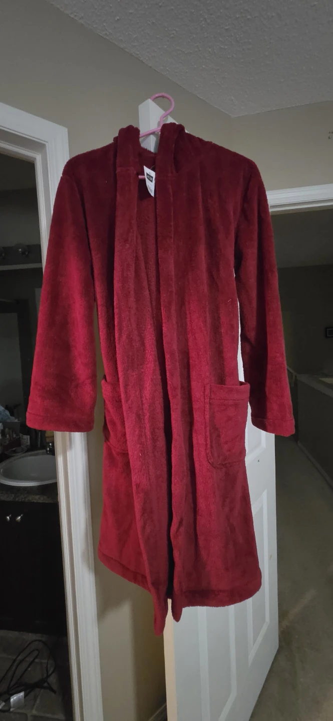 Robe size small BNWT