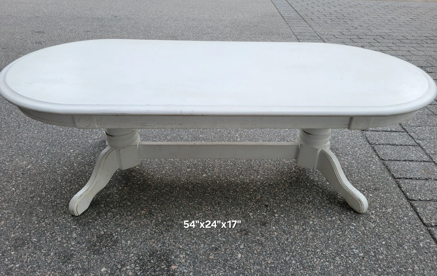 Beautiful Vintage White French Provincial Oval Coffee Table. - photo 2